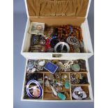 A Miscellaneous Collection of Jewellery, including brooches, cameos, midnight blue and white buckle,