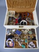 A Miscellaneous Collection of Jewellery, including brooches, cameos, midnight blue and white buckle,