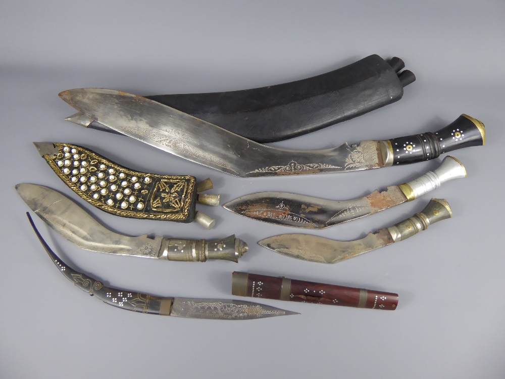 A Large Nepalese Kukri, the kukri with leather scabbard and brass mounted decorative handle, - Bild 2 aus 2