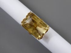 A Vintage 18ct Yellow Gold Citrine Ring/ The Citrine set in a heart form wire mount, citrine
