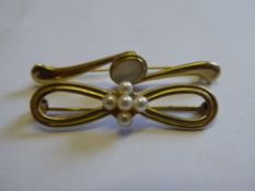 A 9 ct Yellow Gold Mother of Pearl Brooch, together with a 9 ct pearl bow brooch, approx 7 gms