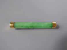 An 18ct Yellow Gold Chinese Apple Green Jade Bar Brooch, approx 5.3 cms and 7.4 gms, character marks