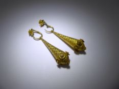 A Pair Antique 14/15 ct (tested) Gold Lozenge Earrings, having applied floral rosettes, drop