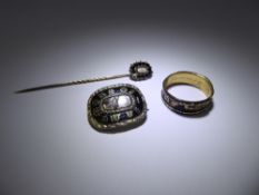 Miscellaneous Mourning Jewellery, including an 9 ct yellow gold and black enamel mourning brooch,