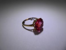 An Antique 18 ct Yellow Gold Red Stone Ring, size K, approx 5.1 gms.