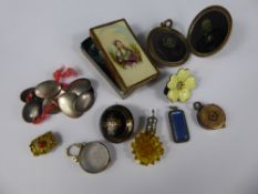 Miscellaneous Jewellery, including a set of two large and seven small oval buttons, antique yellow