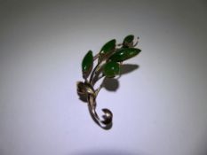 An 9 ct Yellow Gold Leaf Brooch, approx 50 x 23 mm, approx 5.2 gms.