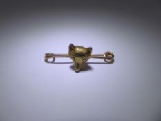 A 9 ct Rose and Yellow Gold Fox Head Stock Pin, approx 1.1 gms.