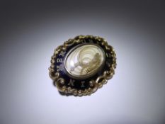 A Victorian 9 ct Yellow Gold and Enamel Mourning Brooch/Pendant, the brooch dated 1866, approx 42