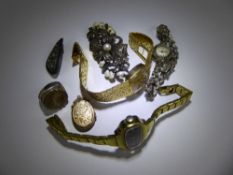 A Collection of Jewellery, including a 9ct gold (tested) cameo brooch, 9ct gold framed marcasite