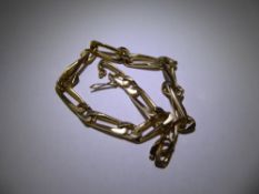 An 18 ct Yellow Gold Curb Link Bracelet, approx 22 cms, approx 13.8 gms.