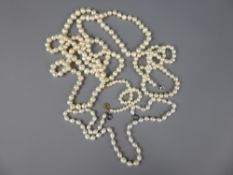 A Quantity of Cultured Pearls, including a Baroque long-strung necklace approx 120 cms, individual