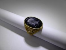 A Gentleman's 9ct Gold Carved Black Onyx Seal Ring, the ring having scroll engraving to side and