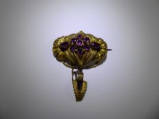 An Antique 14ct Yellow Gold (tested) Floral Tourmaline Brooch. The brooch set with a rosette of