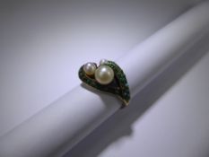 An Antique 14ct (tested) Yellow Gold Pearl and Turquoise Ring, the ring designed as a serpent