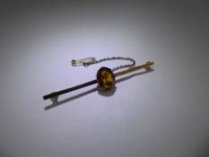 A 9ct Yellow Gold Quartz Brooch, approx 5.6 gms, quartz 14 x 10 mm.