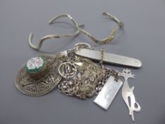 A Collection of Silver Jewellery, including filigree and enamel hat shaped pendant, ingot, white