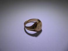 A Gentleman's 15ct Yellow Gold Signet Ring, mm CG, size P, approx 6.2 gms.
