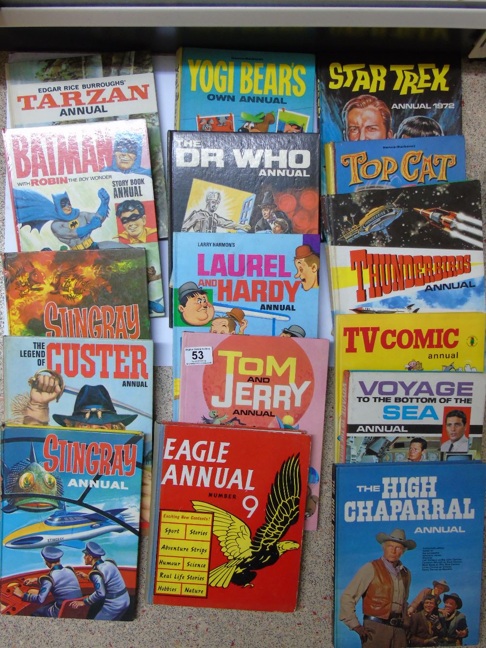 QUANTITY OF VINTAGE ANNUALS INCLUDING DR WHO, HIGH CHAPARRAL, STINGRAY & BATMAN