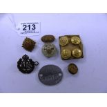 QUANTITY OF MILITARY BADGES, BUTTONS & 1 X DOG TAG