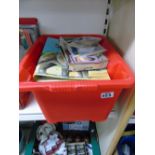 LARGE QUANTITY OF TRADING / COLLECTORS CARDS INCLU