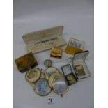 BOX CONTAINING COSTUME JEWELLERY, COMPACTS + JEWEL