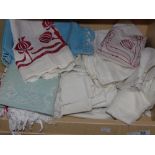 LARGE QUANTITY OF VINTAGE LINEN