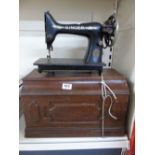 SINGER SEWING MACHINE IN WOODEN CASE