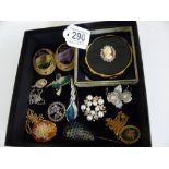 QUANTITY OF COSTUME JEWELLERY