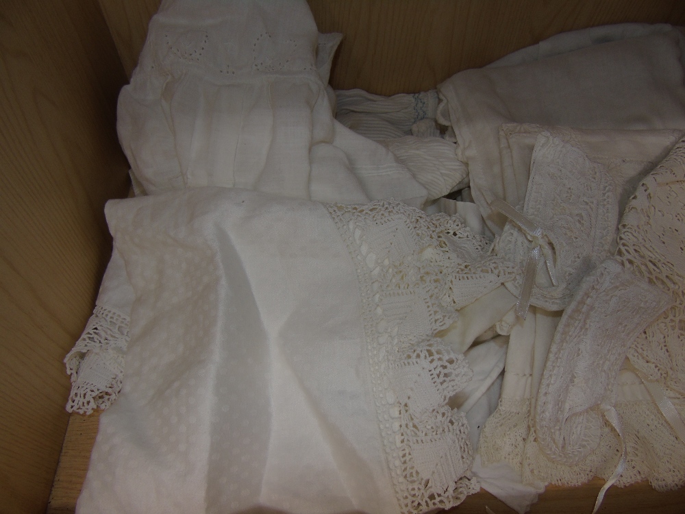 ASSORTED LINEN INCLUDING CROCHET - Image 3 of 4