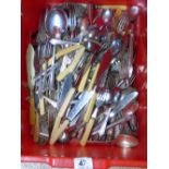 LARGE QUANTITY OF CUTLERY