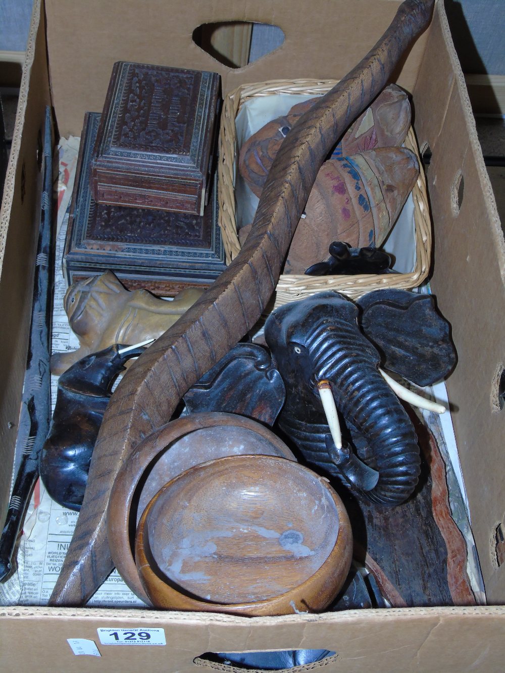 BOX OF WOODEN ITEMS INCLUDING ELEPHANT PLAQUE,BOXES & BOWLS