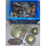 QUANTITY OF BRASS & COPPER ITEMS