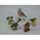 4 BESWICK BIRDS, 1 A/F + 1 OTHER