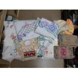 QUANTITY OF OF LINEN & EMBROIDERY ITEMS
