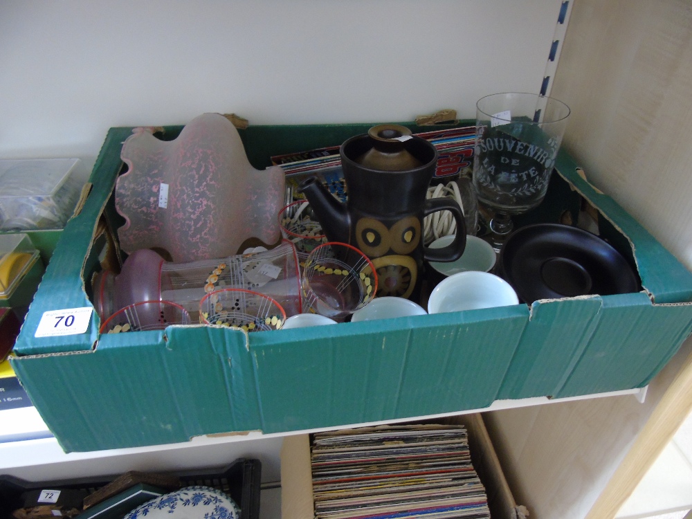 QUANTITY OF RETRO CERAMICS & GLASS