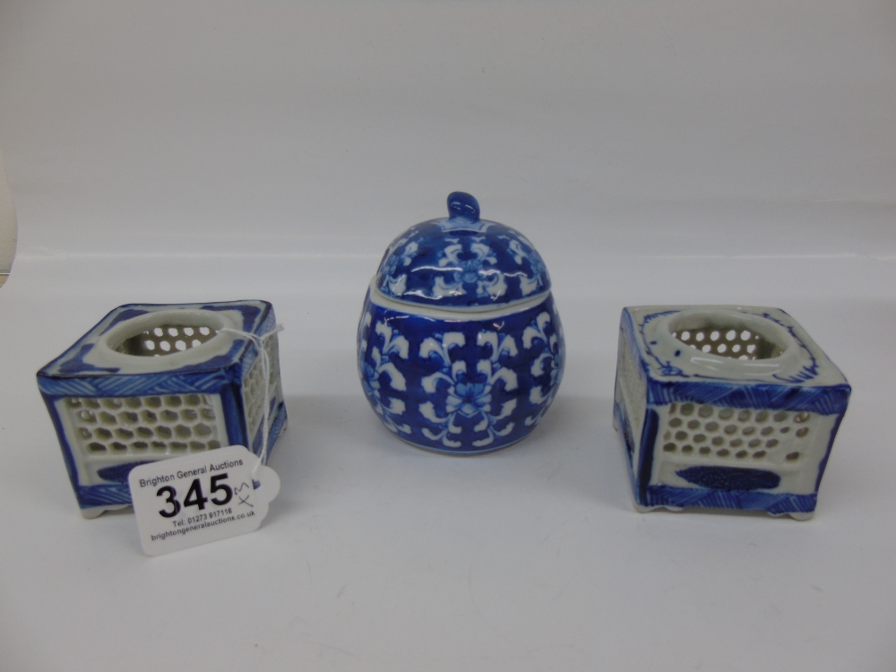 2 X BLUE & WHITE CHINESE CERAMIC CRICKET BOXES & BLUE & WHITE CHINESE LIDDED POT