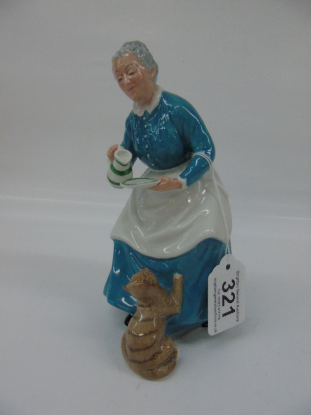 ROYAL DOULTON FIGURE ' THE FAVOURITE' HN 2249