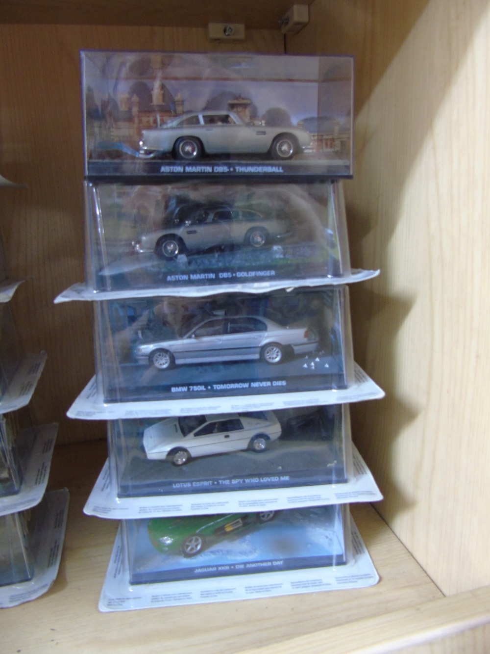 10 BOXED VEHICLES INCLUDING JAMES BOND 007 - Image 3 of 5