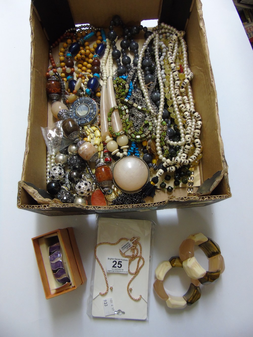 QUANTITY OF COSTUME JEWELLERY