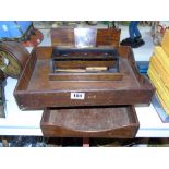 2 VINTAGE WOODEN FILING TRAYS & WOODEN DESK TIDY