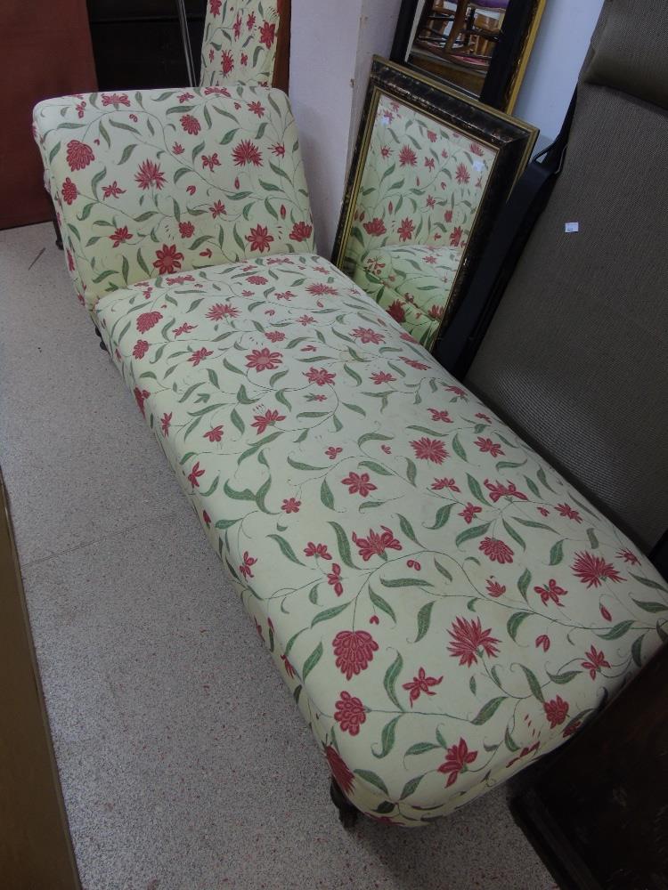 EARLY 20TH CENTURY FLORAL UPHOLSTERED CHAISE LOUNGE & MATCHING CHAIR - Image 3 of 3