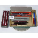 QUANTITY OF PENS & BALLPOINTS INCLUDING SHEAFFER, OSMIROID, PARKER & OTHERS