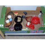 QUANTITY OF RETRO AND KITSCH ITEMS INCLUDING A CRUET SET