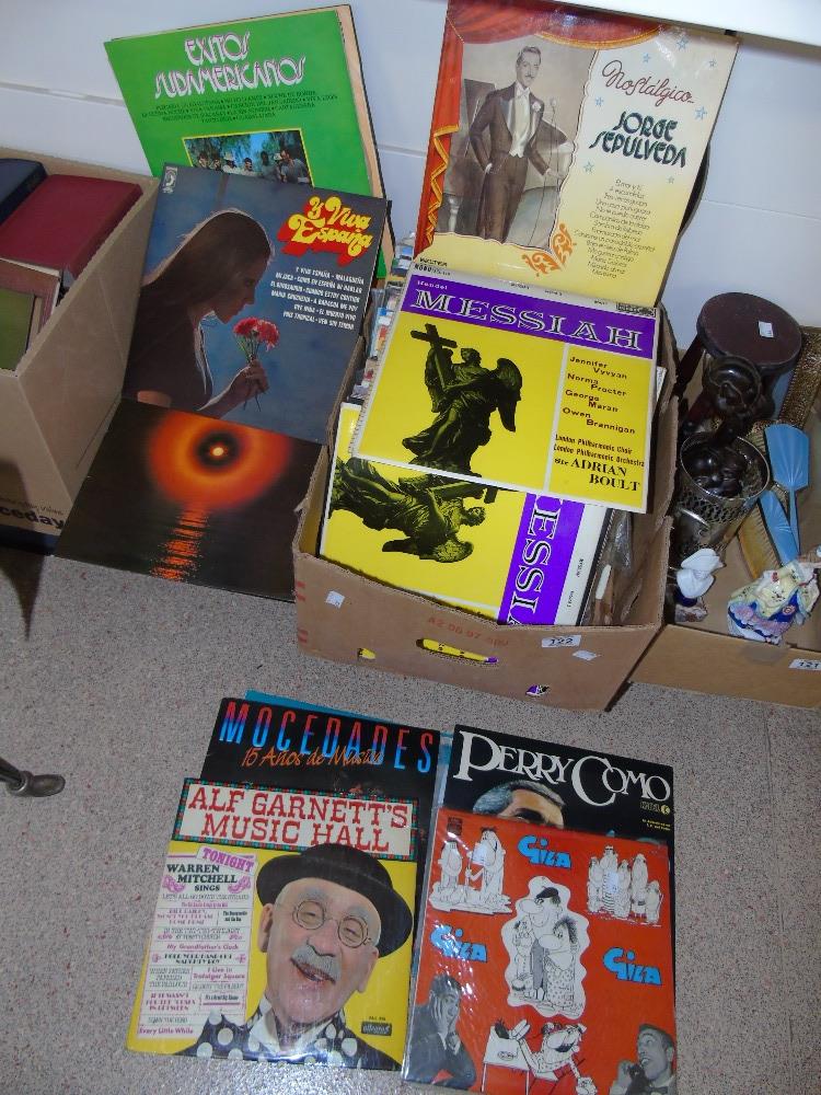 QUANTITY OF ALBUMS / VINYL INCLUDING JIM REEVES, PERRY COMO & NANA MOUSKOURI