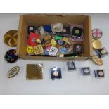 BOX OF MIXED INCLUDING COMPACTS, PILL BOXES, BADGES