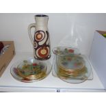 RETRO LAPID HAND PAINTED JUG & SET OF PILKINGTON GLASS DECORATED PLATES & BOWLS