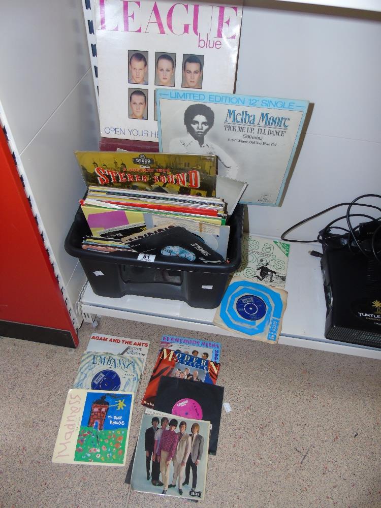 BOX OF ALBUMS / VINYL INCLUDING MUSICAL YOUTH & QUANTITY 7" / 45s RECORDS