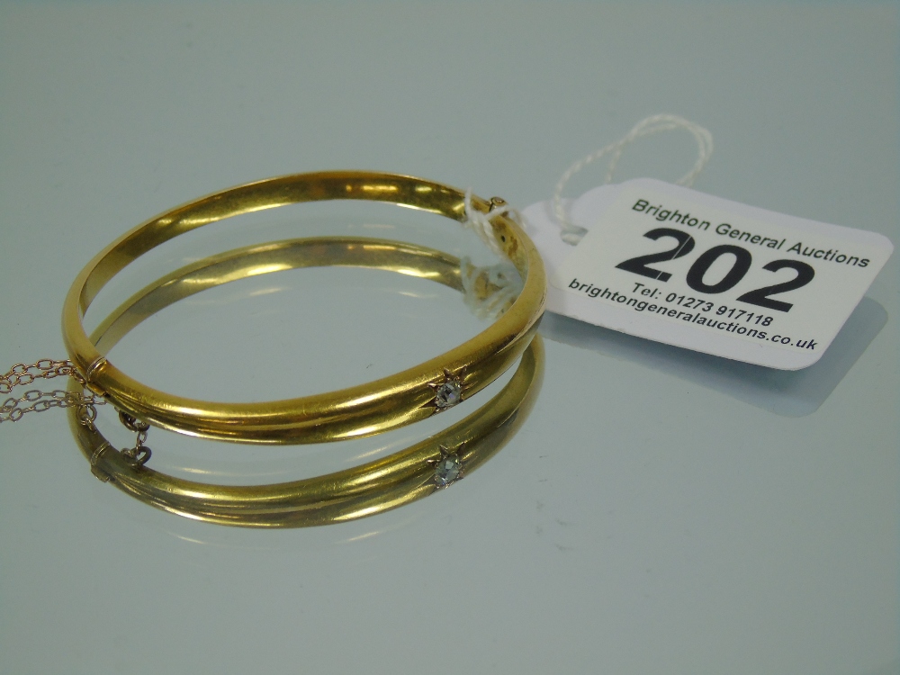 15 CT GOLD BANGLE WITH INSET DIAMOND 8.36 GRAMS