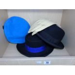 3 GENTLEMEN'S HATS INCLUDING A UNITED NATIONS BERET AND A PAIR OF GLOVES